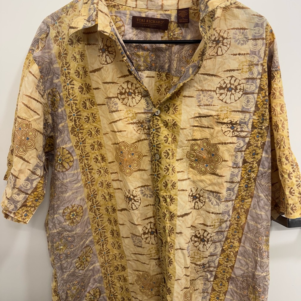 Tori Richard men's short-sleeve shirt.